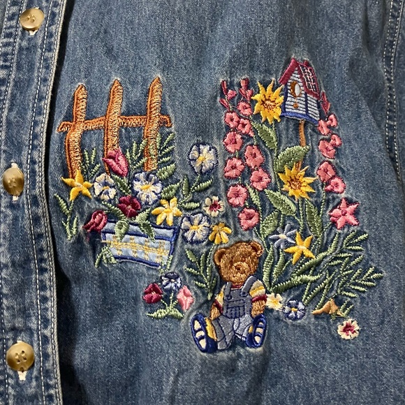 Vintage Cool Blues Embroidered Garden Teddy Bear Denim Button Down Shirt - Picture 4 of 9